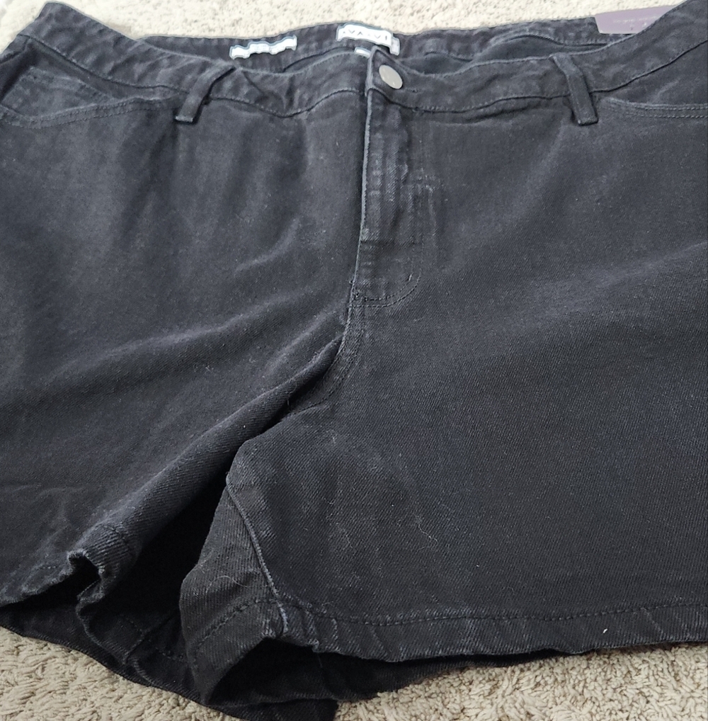 Women's 5" High Rise Midi Shorts - Black - Ava & Viv - 24 - Picture 3 of 11